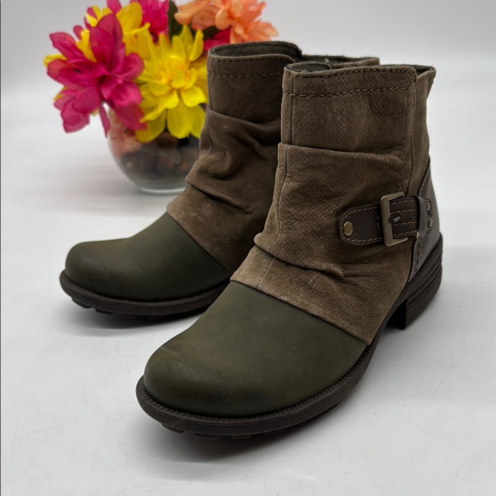 Earth Origins Olive and Brown Ankle Boots Size 6.5 MCA8417A